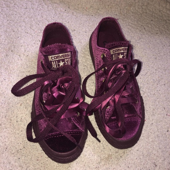 girls maroon converse